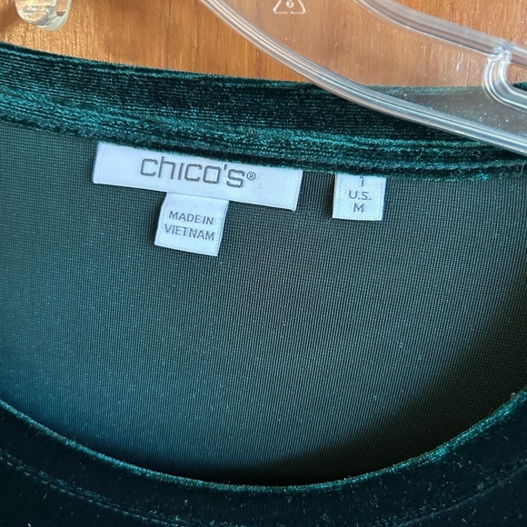 Chico’s Green Velvet Long Sleeve Top Size 1 - Picture 3 of 3